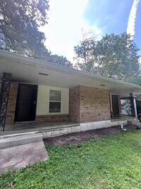 Building Photo - 1010 N Larchmont Dr