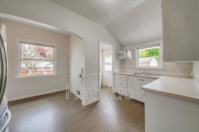 Building Photo - 1110 N 8th St