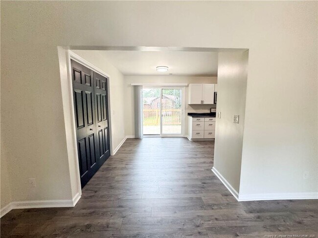 Building Photo - 533 Coronation Dr