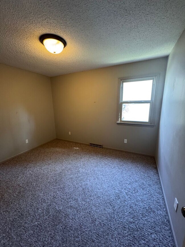 Building Photo - 1410-1410 E Camino Alto St