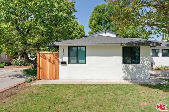 Building Photo - 7103 Hatillo Ave