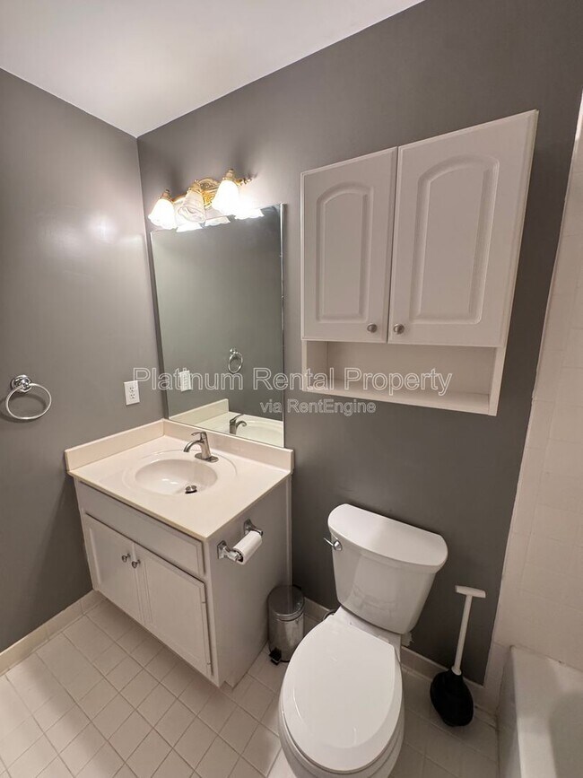 Building Photo - 425 Water Shadow Ln