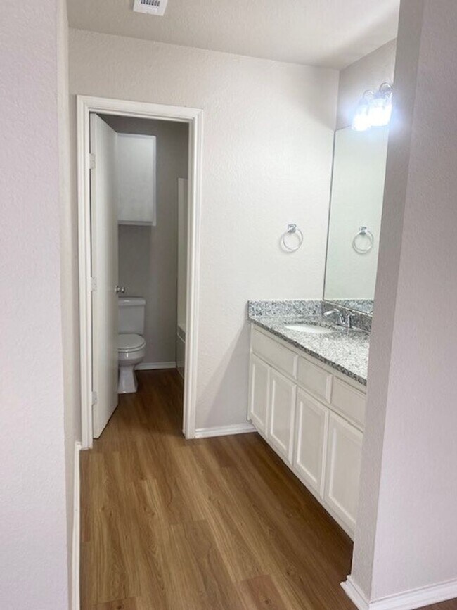 Building Photo - 305 Schumacher Dr
