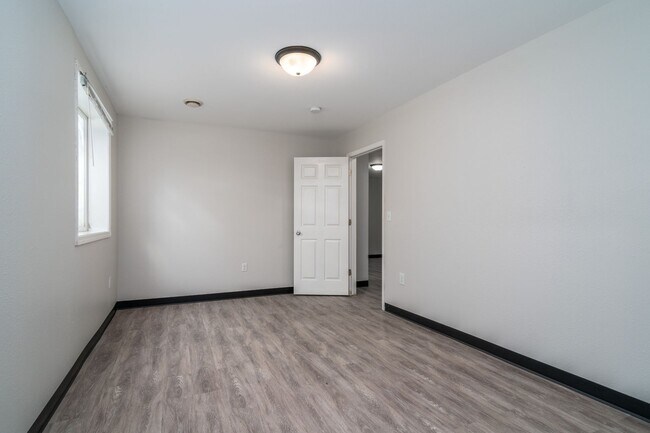 Building Photo - 4 Bedroom, 3 Bathroom Single Family Home