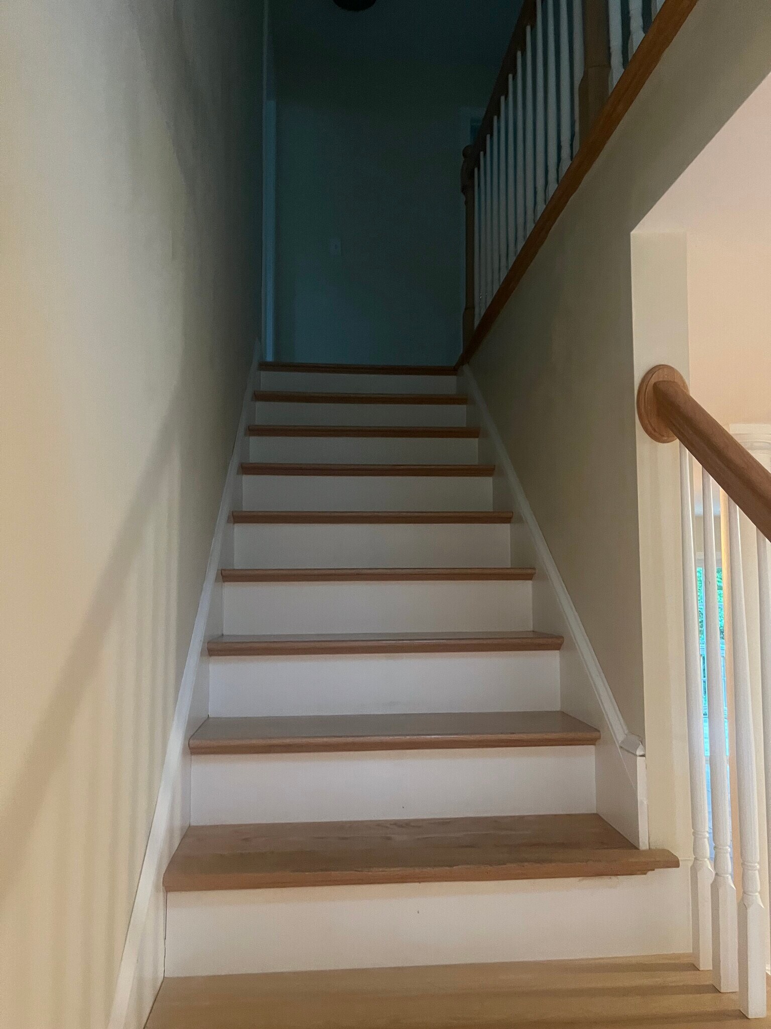 stairs to 2nd floor - 11 Pinecrest Dr