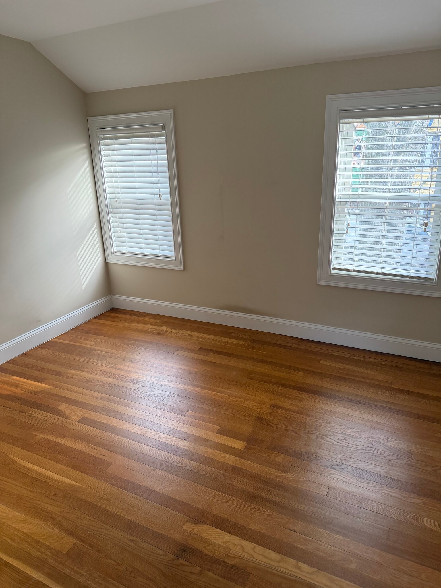 Building Photo - 17 Linden St