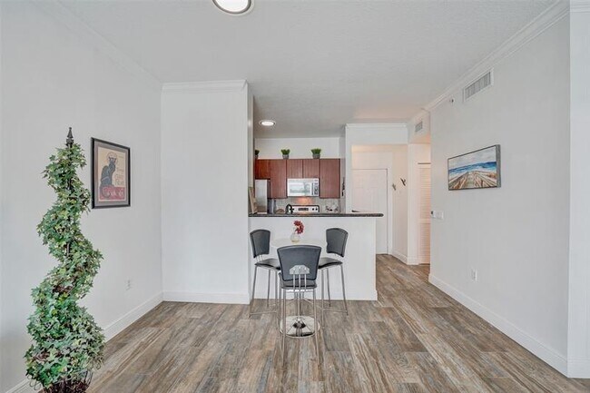 Building Photo - 2401 NE 65th St