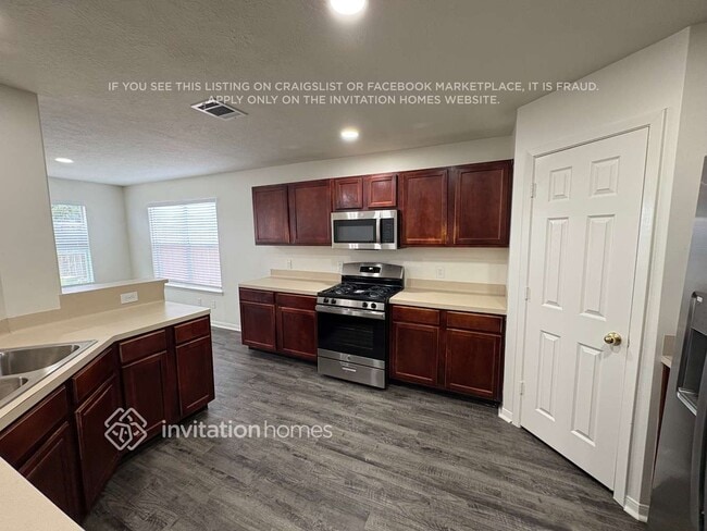 Building Photo - 6527 Gorton Dr