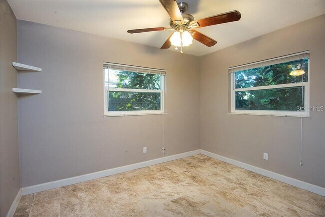 Building Photo - 2074 Greenbriar Blvd