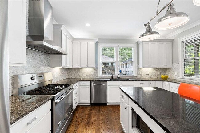 Building Photo - 355 6th St NE