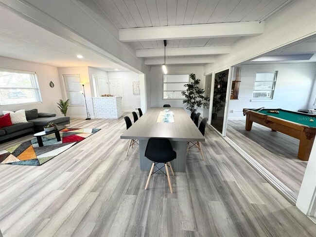 Building Photo - 2326 S Peninsula Dr