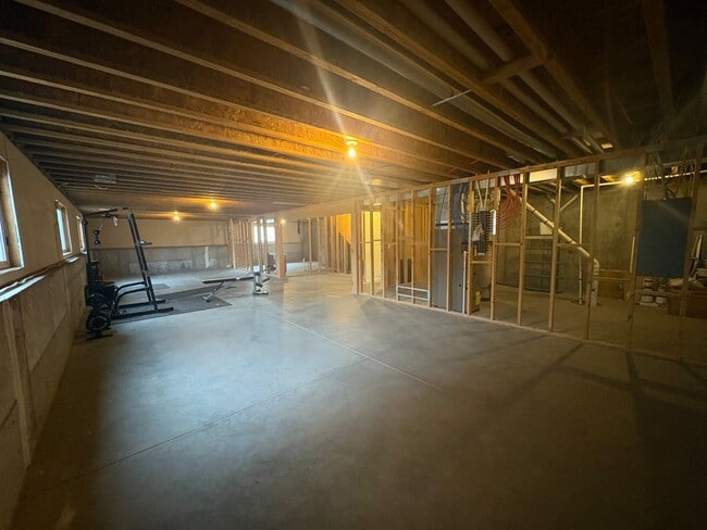 Building Photo - Spacious west side 3 Bedroom, 2 Bath home, close to Ft. Riley!