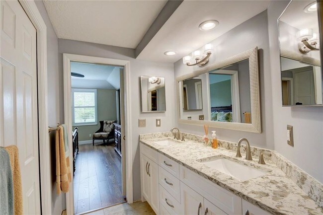 Building Photo - 6101 SE Landing Way