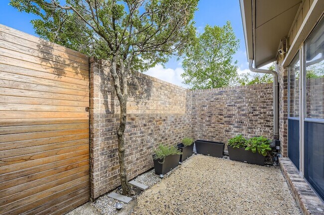 Building Photo - 12364 Montego Plaza