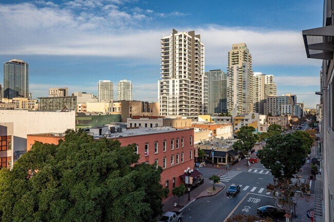 Building Photo - Stunning Corner Condo with City Views in the Heart of Gaslamp