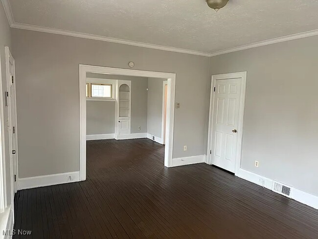 Building Photo - 12818 Beachwood Ave