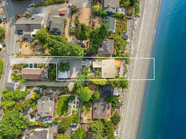Building Photo - Three Tree Point beach front home - 3+ bedroom & 4.5 bathrooms ready for move in NOW!