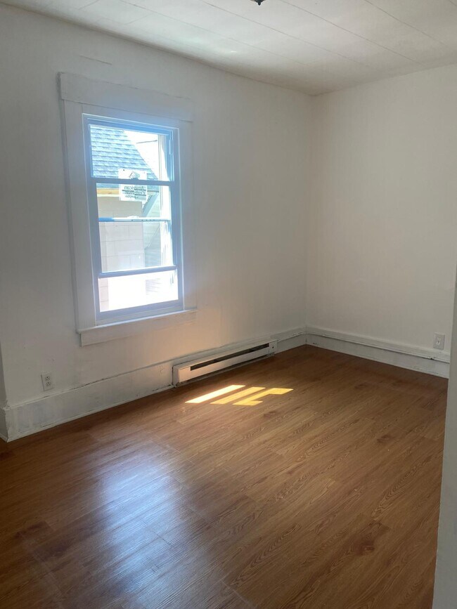 Building Photo - 205 Beecher St