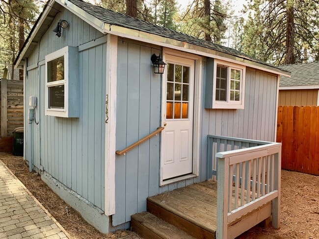 Building Photo - Sweet studio Cabin avail. August 5, 2025!!!
