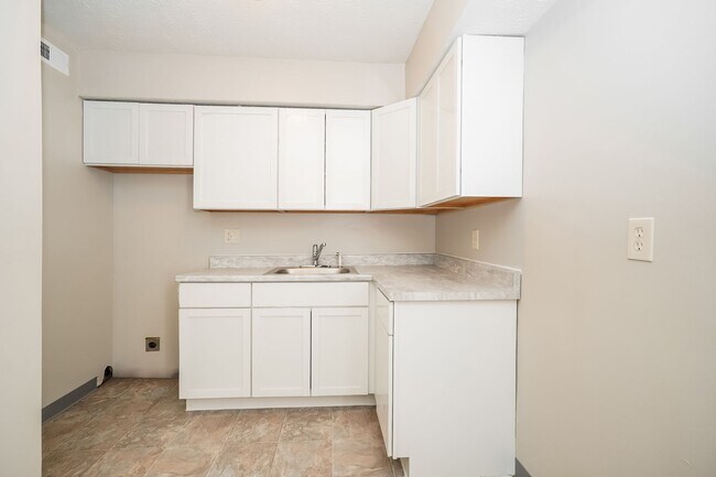 Building Photo - 6274-6280 CHERYLBROOK