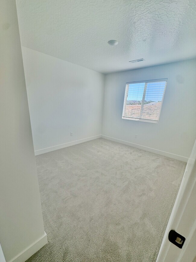Building Photo - 5722 S Weehawken Ln