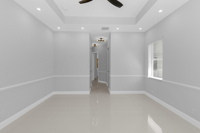 Building Photo - 1256 Beacon Cir