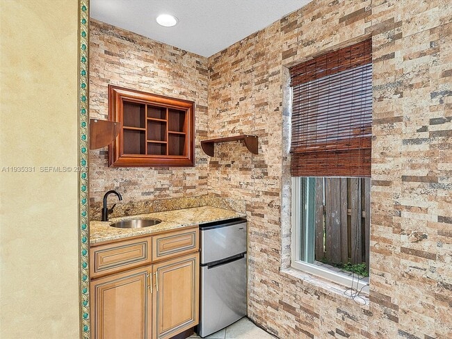 Building Photo - 931 SW 150th Ave