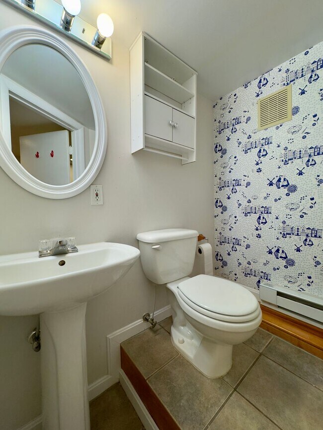 Building Photo - Charming 2 Bedroom/2.5 Bathroom in South Baltimore, MD!