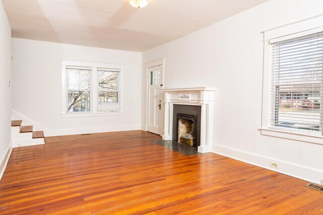 Building Photo - 180 Rosemont Garden