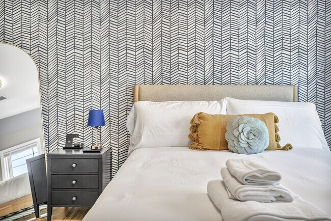 Building Photo - 1501 E 105th St