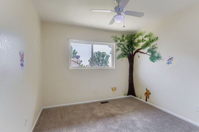 Building Photo - Check out this 2 bed 3 1/2 bath NOW!
