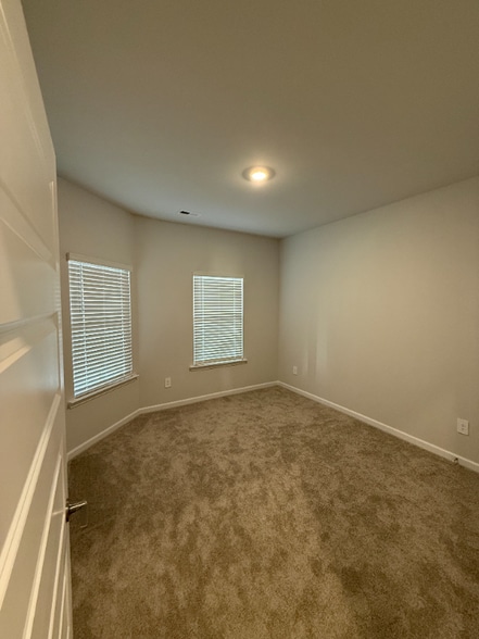 Building Photo - 7516 Doris Ruth Ln SE