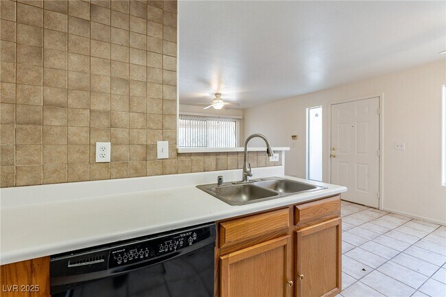 Building Photo - 3061 Key Largo Dr