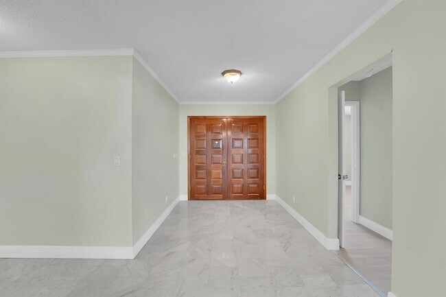 Building Photo - 154 SE Naranja Ave