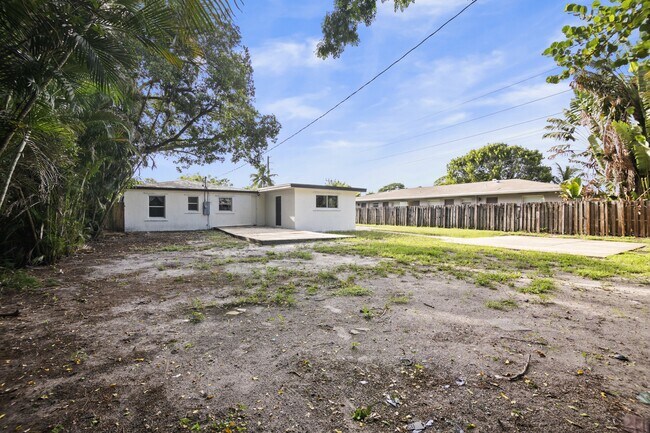 Building Photo - 1140 NW 3rd Ave