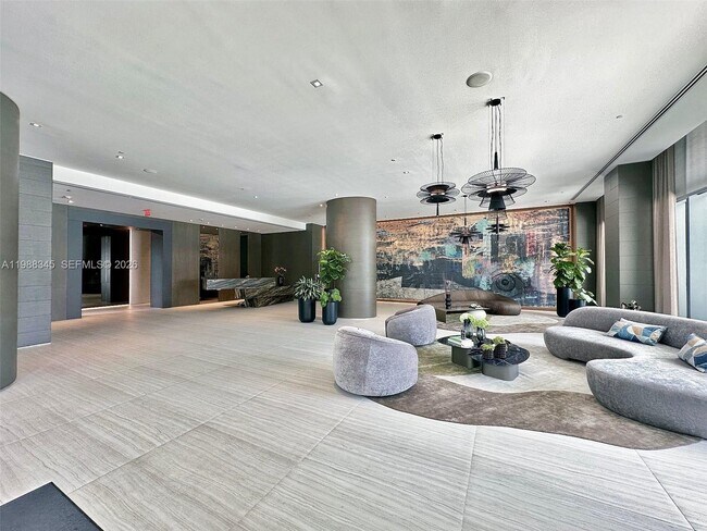 Building Photo - 460 NE 28th St