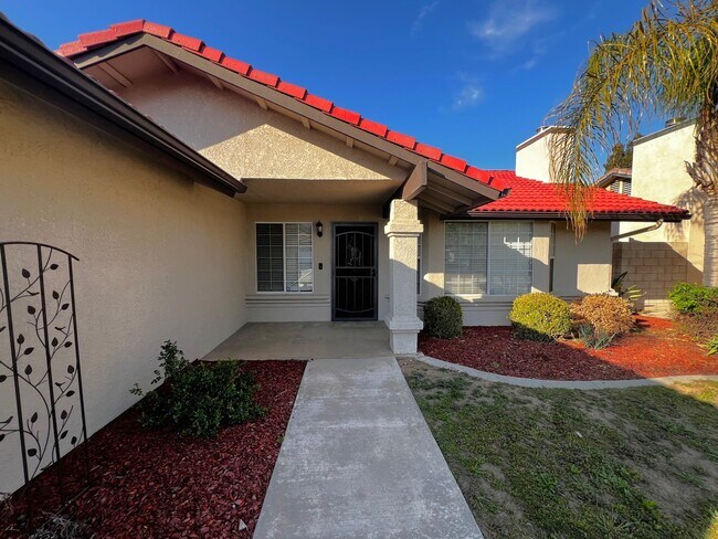 Building Photo - 516 Sun Rose Ave