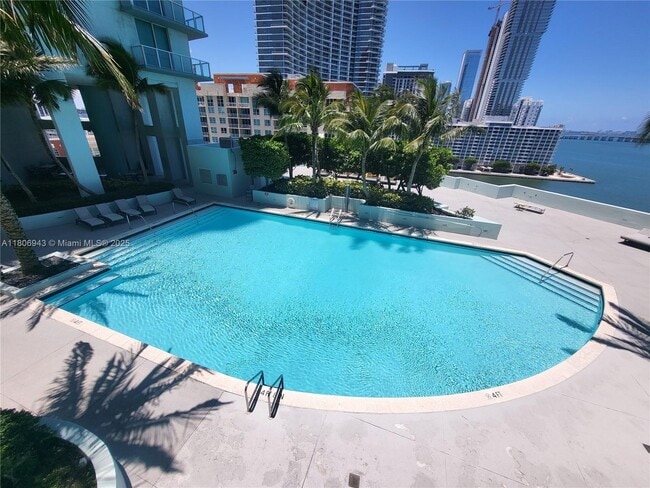 Building Photo - 1900 N Bayshore Dr
