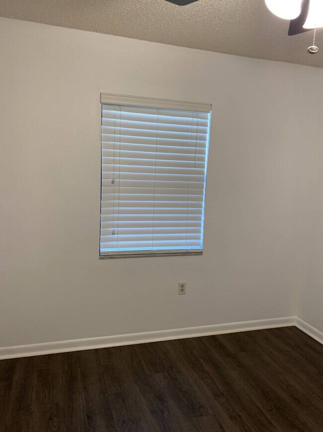 Building Photo - 5344 Elwood Rd