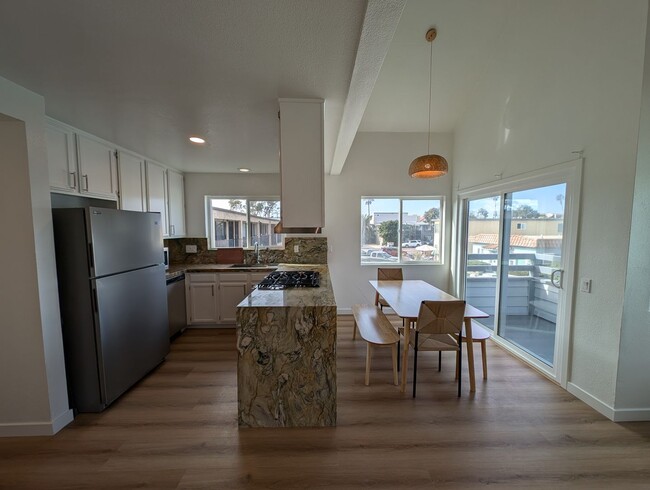 Building Photo - NEW Remodeled and furnished, 4 bed 3 bath ...