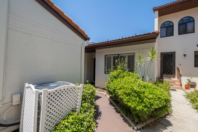Building Photo - 604 Parkside Pl