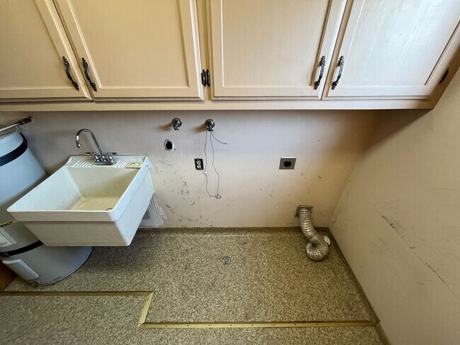 Building Photo - Private Showings Only! Charming Country Home Now Available!