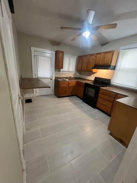 Building Photo - 747 Ponce Ave