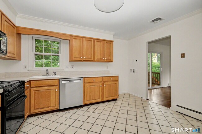 Building Photo - 11 Lycett Ct