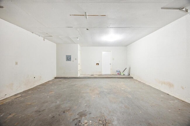 Building Photo - 4807 Brook Crest Rd