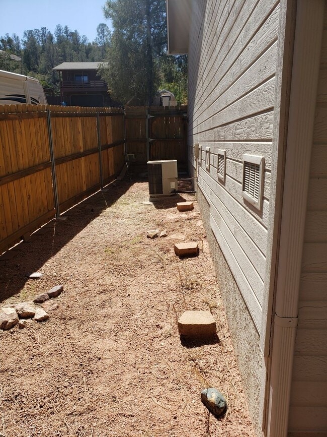 Building Photo - Super Clean 3 Bed / 2 Bath with RV parking