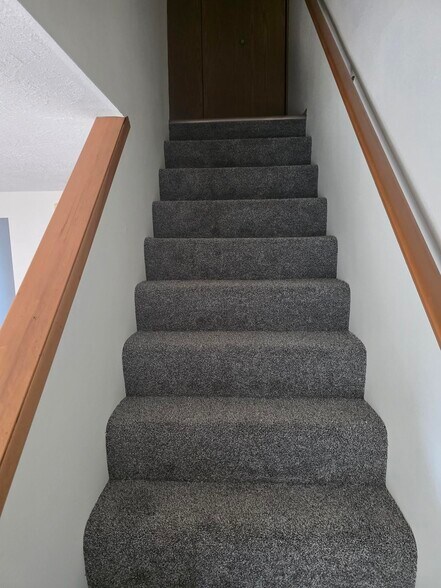 Building Photo - 4792 Lancaster Dr NE