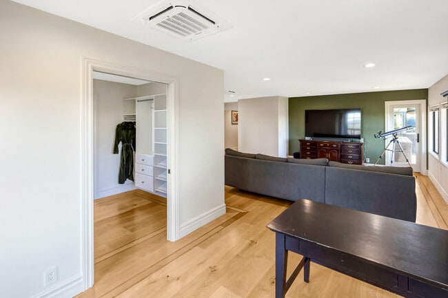 Building Photo - 22533 Majestic Dr