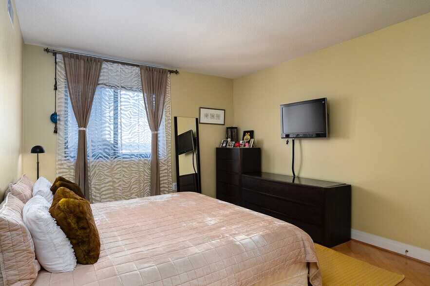 Master Bed - 414 Water St