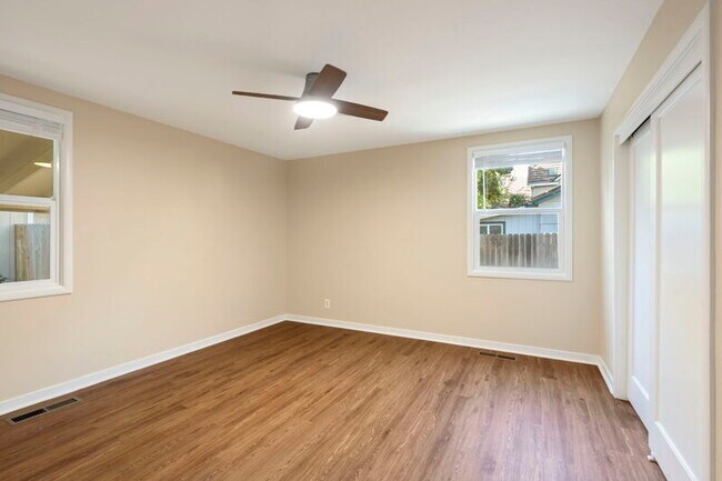 Building Photo - 2124 Maryal Dr